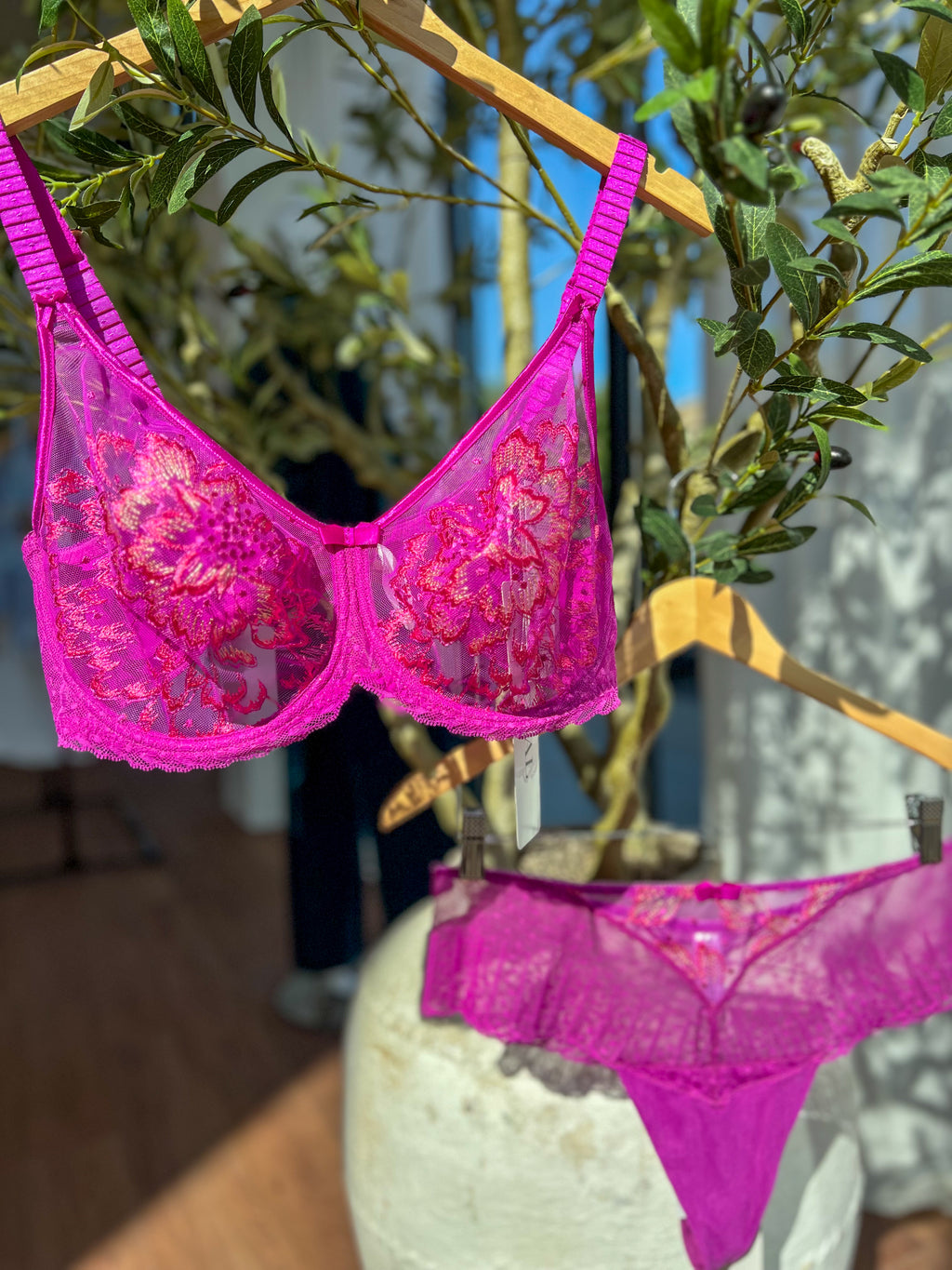 Empreinte Amour Magenta Collection – styled view