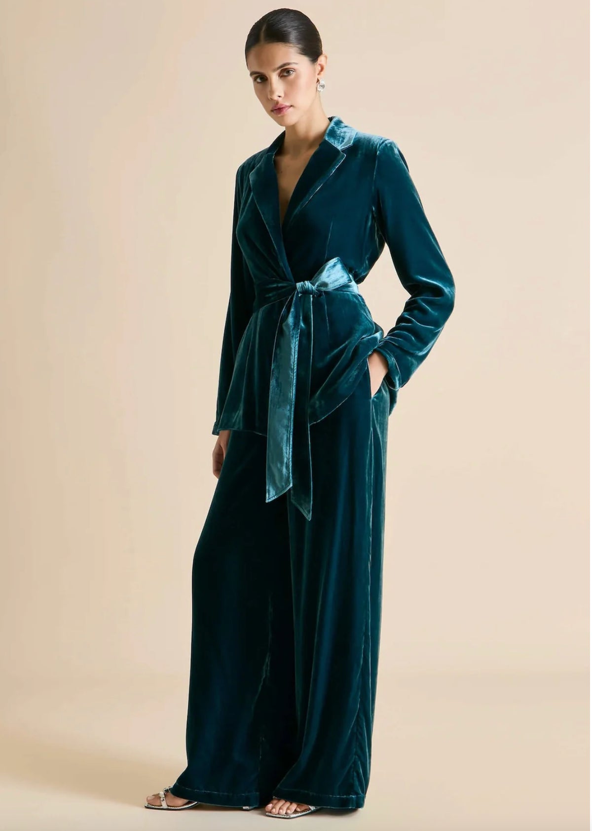 Olivia von Halle Jagger Ocean Blue Velvet Pajama Set – detail view