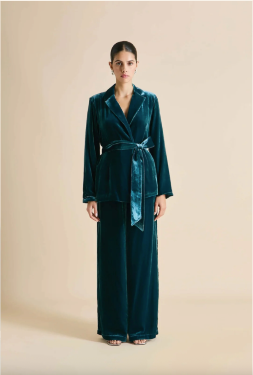 Olivia von Halle Jagger Ocean Blue Velvet Pajama Set – detail view