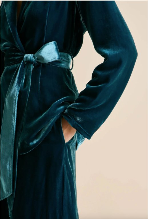 Olivia von Halle Jagger Ocean Blue Velvet Pajama Set – detail view