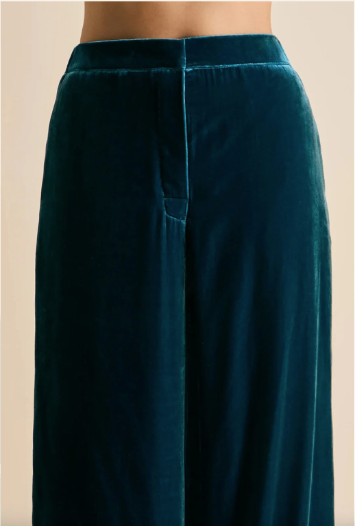 Olivia von Halle Jagger Ocean Blue Velvet Pajama Set – detail view