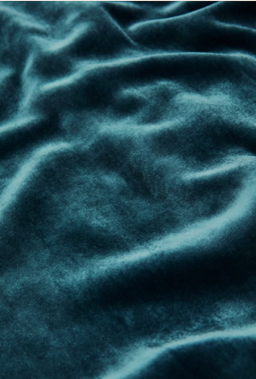 Olivia von Halle Jagger Ocean Blue Velvet Pajama Set – detail view