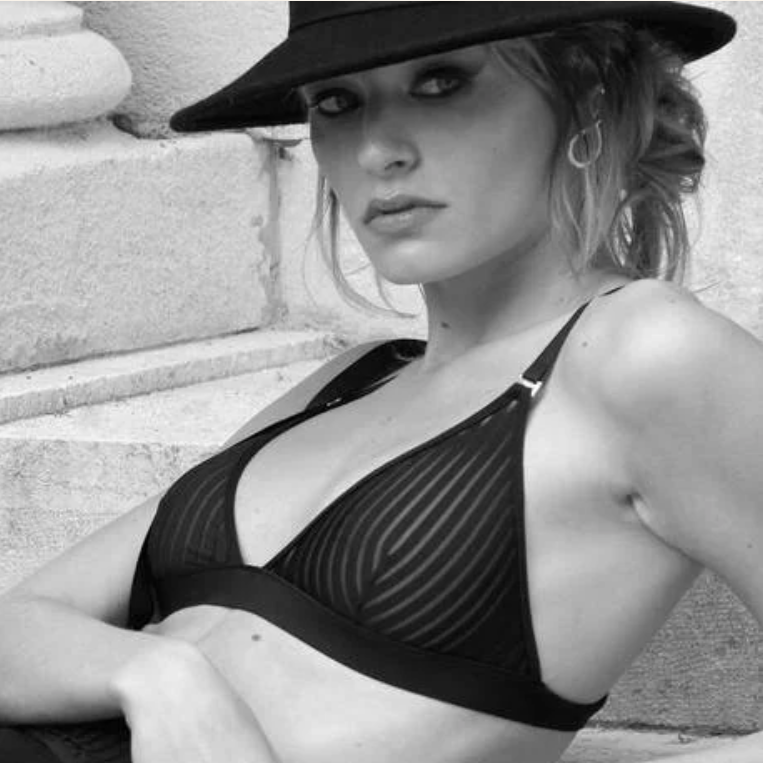 SCANDAL Bande à Part Triangle Bra – front detail