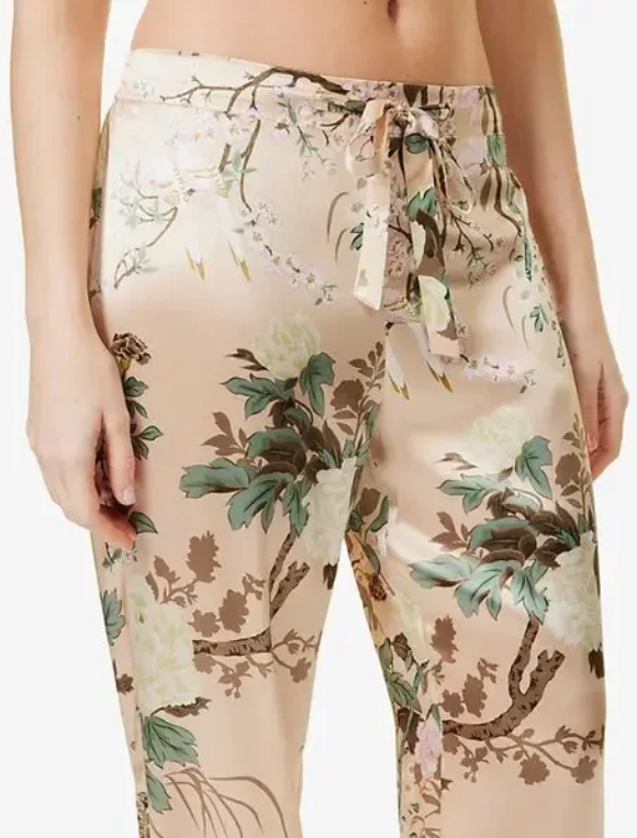 Olivia Von Halle Lila Tirtoff Silk Pajama Set – detail view